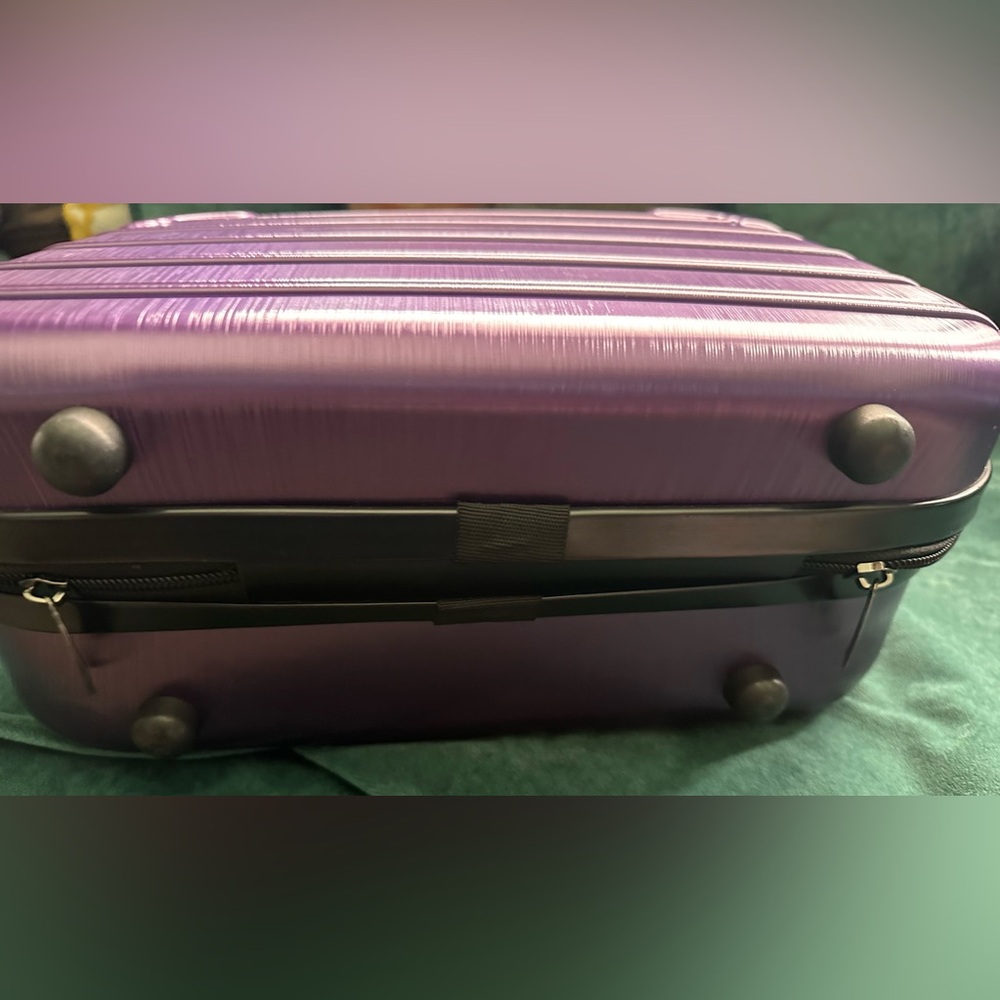 Purple Hard Shell make Suitcase - Picture 4 of 12